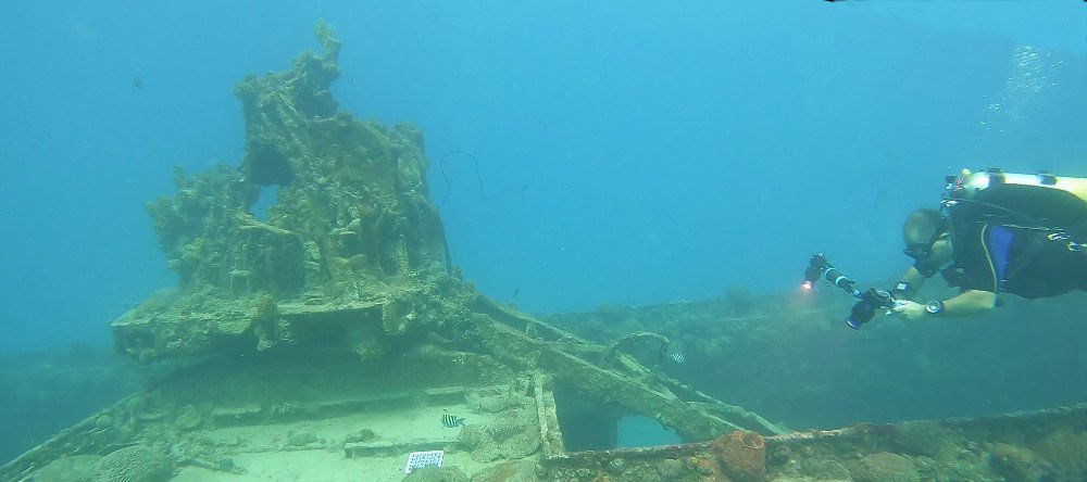 Mapping Pamir: Multi-Session Visual-Inertial SLAM and 3D Reconstruction of an Underwater Shipwreck Figure 1