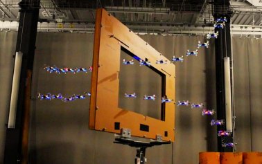Flatness-Preserving Residual Learning for Real-Time Tight Quadrotor Formation Flight Figure 1