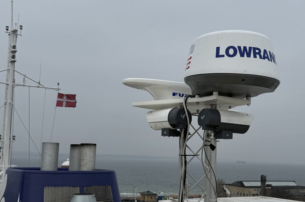 Seeing above the waves: A modular sensing framework for data acquisition at sea Figure 1