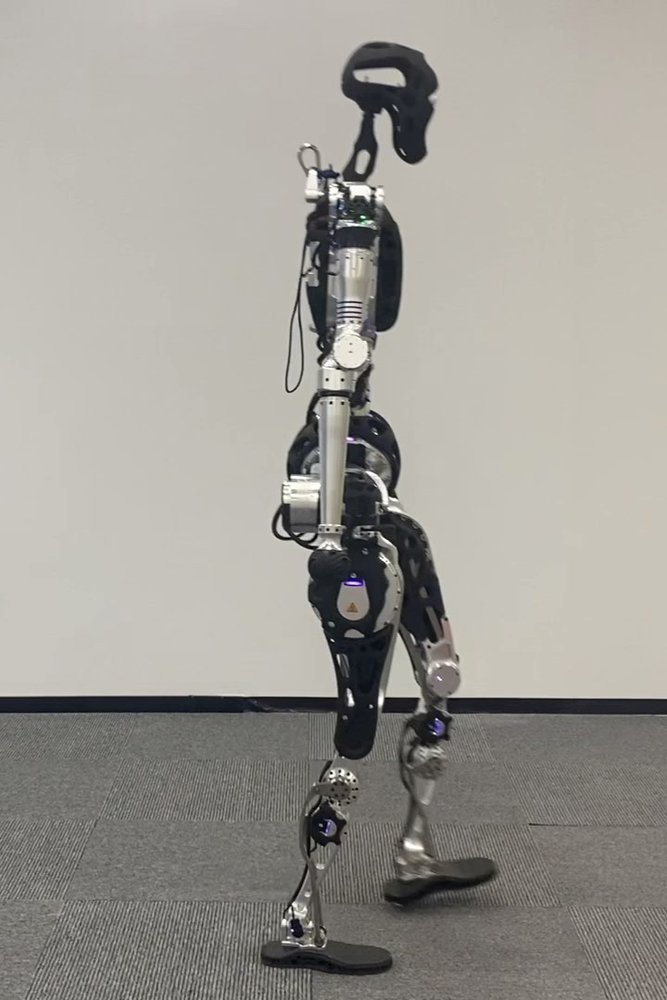 H-Zero: Cross-Humanoid Locomotion Pretraining Enables Few-shot Novel Embodiment Transfer Figure 1