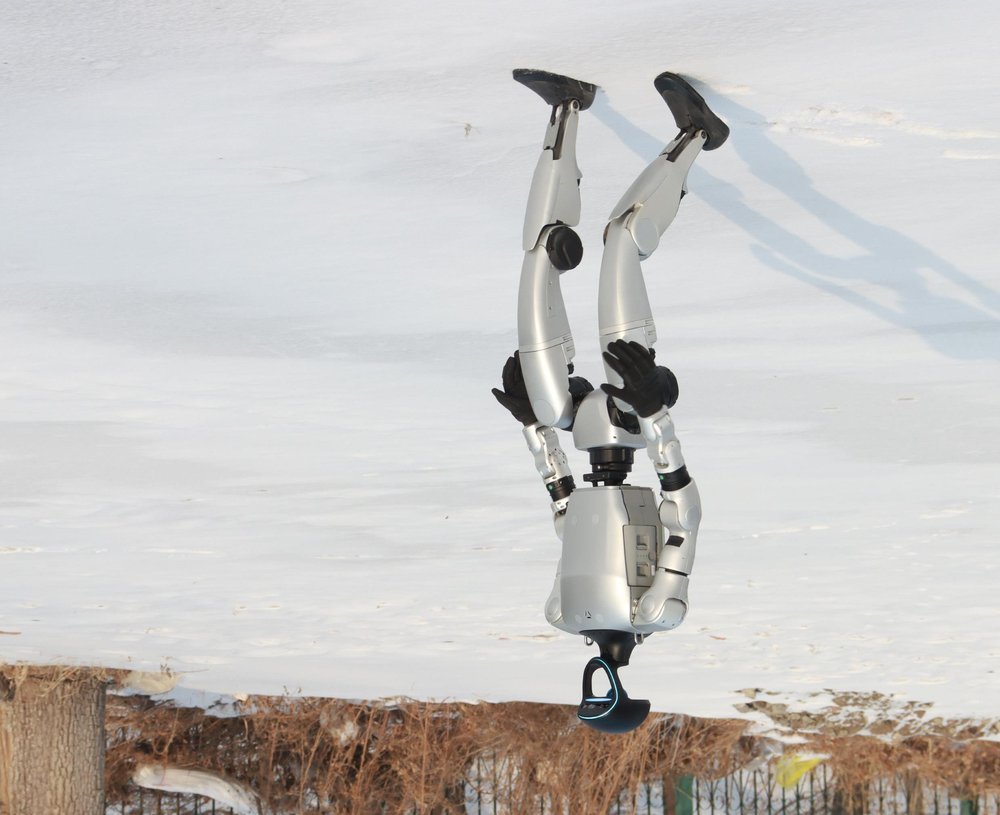 Learning Humanoid Locomotion with World Model Reconstruction Figure 1