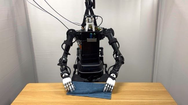 Open-TeleVision: Teleoperation with Immersive Active Visual Feedback Figure 1